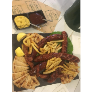 Μερίδα λουκάνικο χοιρινό